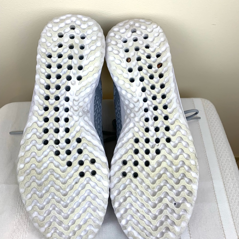 Nike womens Rival Light Gray Sneaker, Size 10 - Picture 9 of 10